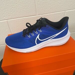 Nike Men's Royal Blue Athletic Shoes